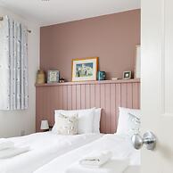 Pretty Coastal Home in Bosham Close to Water
