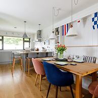 Pretty Coastal Home in Bosham Close to Water