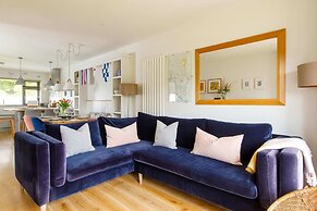 Pretty Coastal Home in Bosham Close to Water