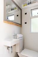 Gorgeous Shepherds Hut - Walk to Beach Pub