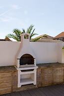Newly Refurbished Seaside Escape - 5 Mins to Beach