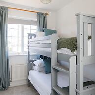 Newly Refurbished Seaside Escape - 5 Mins to Beach