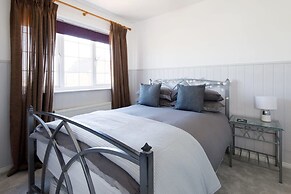 Newly Refurbished Seaside Escape - 5 Mins to Beach