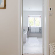 Stunning 5BR Home With Pool - 5 min to Beach