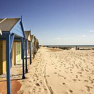 Sunny Seafront Chalet - Sleeps 6