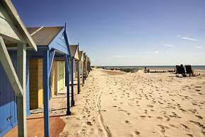 Sunny Seafront Chalet - Sleeps 6