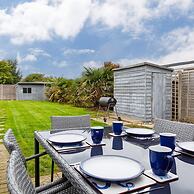 Bright Modern 4 br House 100 Metres From Beach