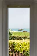 Wonderful Seafront Home - Panoramic Ocean Views