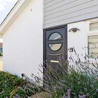 Charming Bolthole 400m to Beach