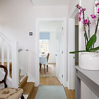 Newly Renovated Cottage 150m From Waterfront