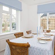 Newly Renovated Cottage 150m From Waterfront