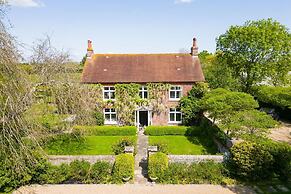 Impressive Country Estate Sleeps 17
