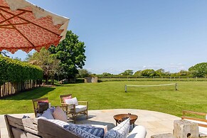 Impressive Country Estate Sleeps 17