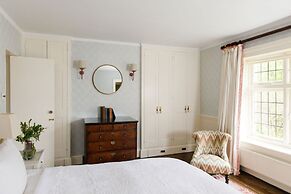 Impressive Country Estate Sleeps 17