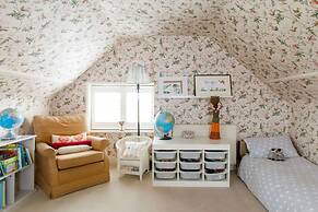 Impressive Country Estate Sleeps 17