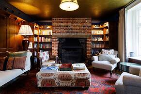 Impressive Country Estate Sleeps 17