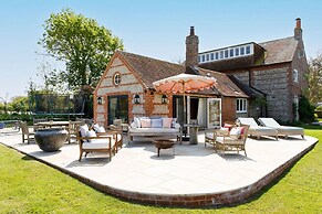 Impressive Country Estate Sleeps 17