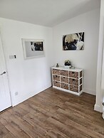 Dunmow 1-bed Cabin, Sleeps 4, 10 Mins to Stansted
