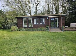 Dunmow 1-bed Cabin, Sleeps 4, 10 Mins to Stansted