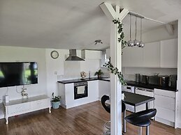 Dunmow 1-bed Cabin, Sleeps 4, 10 Mins to Stansted