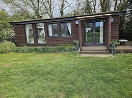 Dunmow 1-bed Cabin, Sleeps 4, 10 Mins to Stansted