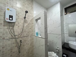 J & Ariya Hotel