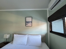 J & Ariya Hotel