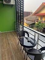 J & Ariya Hotel