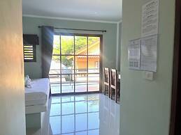J & Ariya Hotel