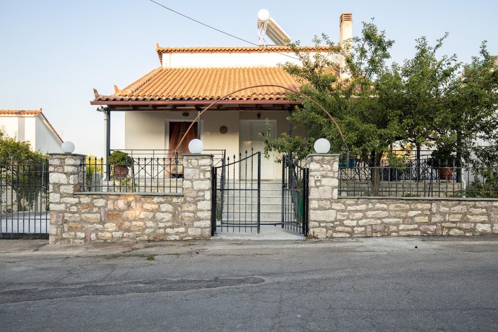 Neromilos Harmony - Roussis Residence