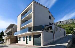 Apartments Villa Milas With Pool