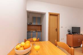 Apartments Villa Milas With Pool
