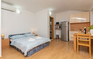 Apartments Villa Milas With Pool