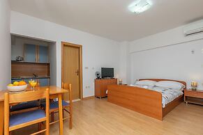 Apartments Villa Milas With Pool