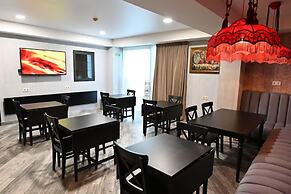 Brooch Boutique Hotel