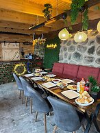 Dora Suit Bungalov