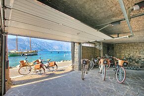 Villa Schlosser Lake Front & Private Pool