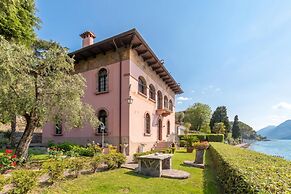 Villa Schlosser Lake Front & Private Pool