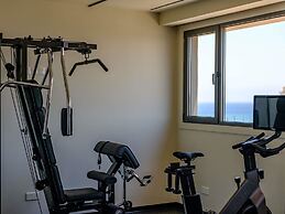 Mercure Larnaca Finikoudes Beach