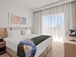 Mercure Larnaca Finikoudes Beach