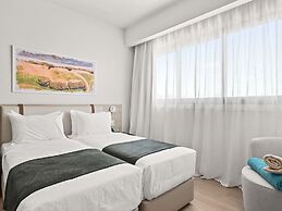 Mercure Larnaca Finikoudes Beach