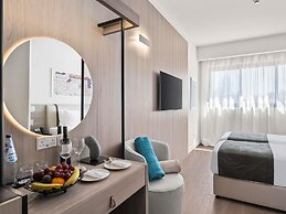 Mercure Larnaca Finikoudes Beach