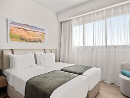 Mercure Larnaca Finikoudes Beach