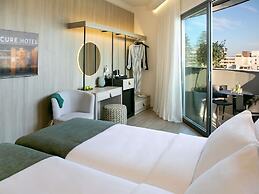 Mercure Larnaca Finikoudes Beach