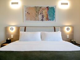 Mercure Larnaca Finikoudes Beach