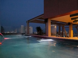 Mercure Larnaca Finikoudes Beach