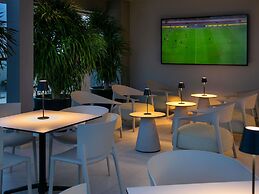 Mercure Larnaca Finikoudes Beach
