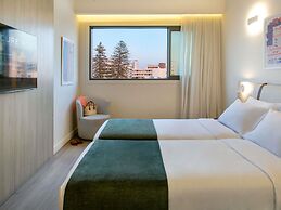 Mercure Larnaca Finikoudes Beach