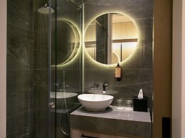 Mercure Larnaca Finikoudes Beach