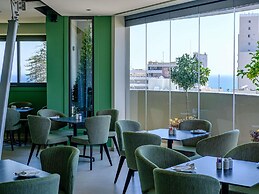 Mercure Larnaca Finikoudes Beach
